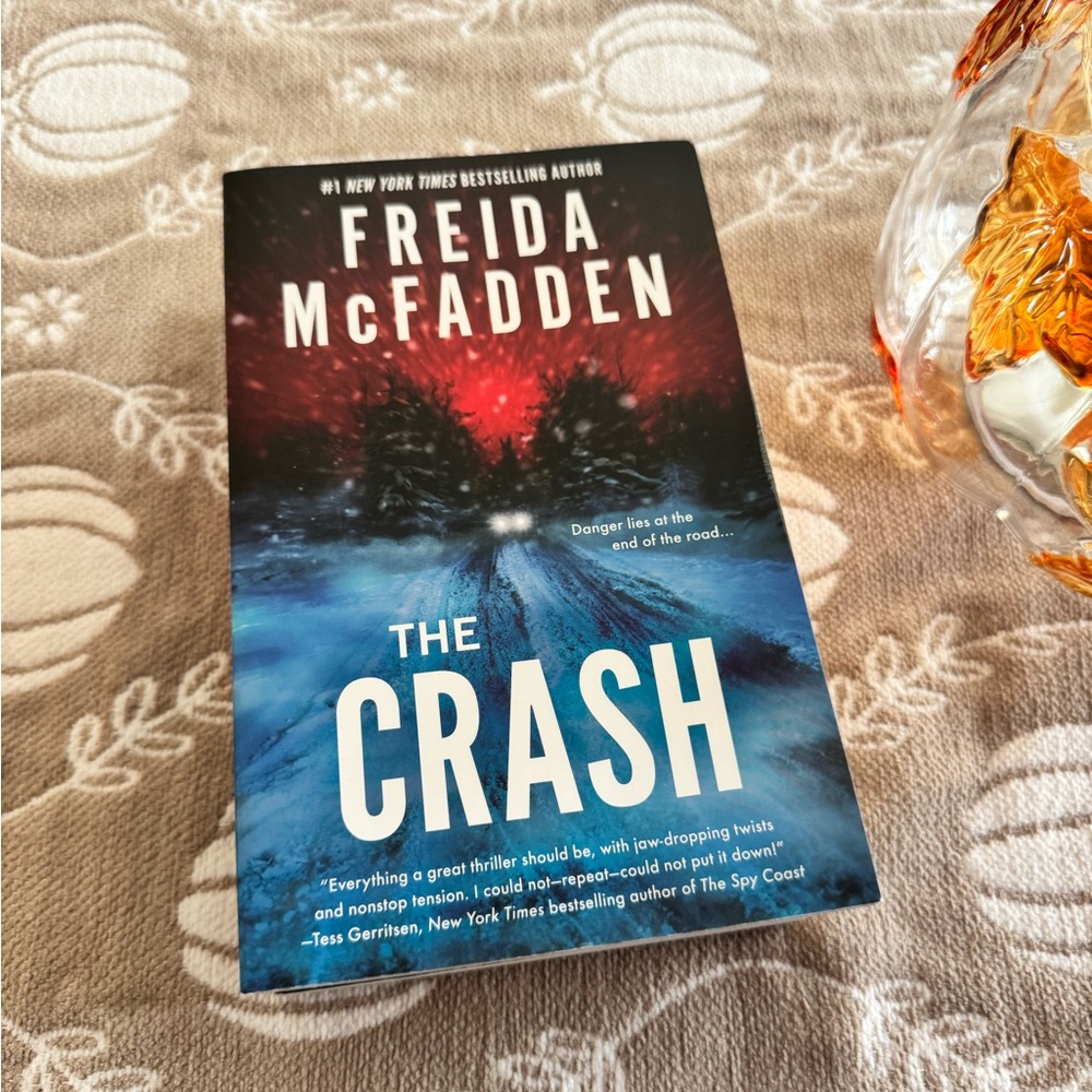 Freida McFadden Book Set - The Crash & The Coworker - Picture 2 of 3